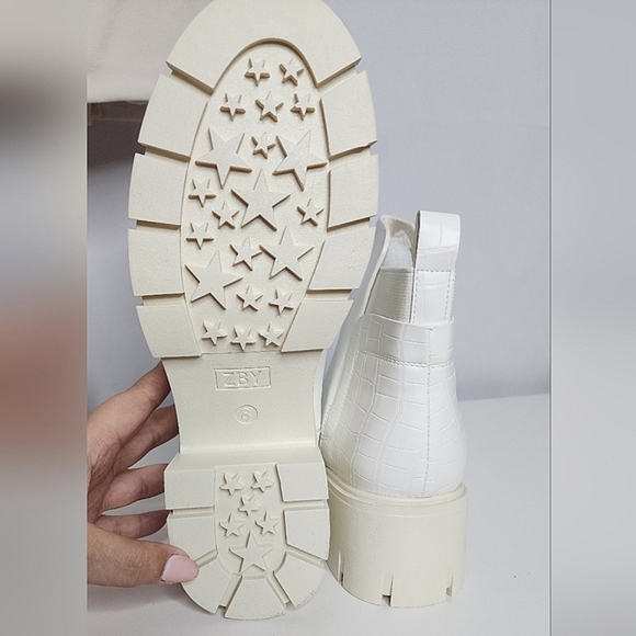 ‼️NEW IN‼️Elegant White Ankle Boots 8 - Picture 3 of 5